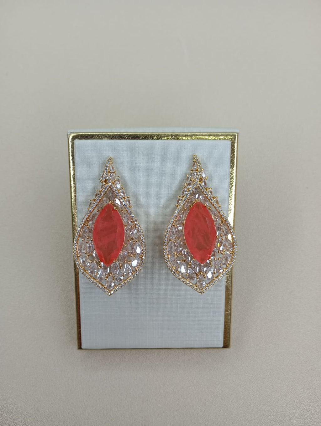 CONJUNTO BRINCOS E ANEL EM PEDRAS