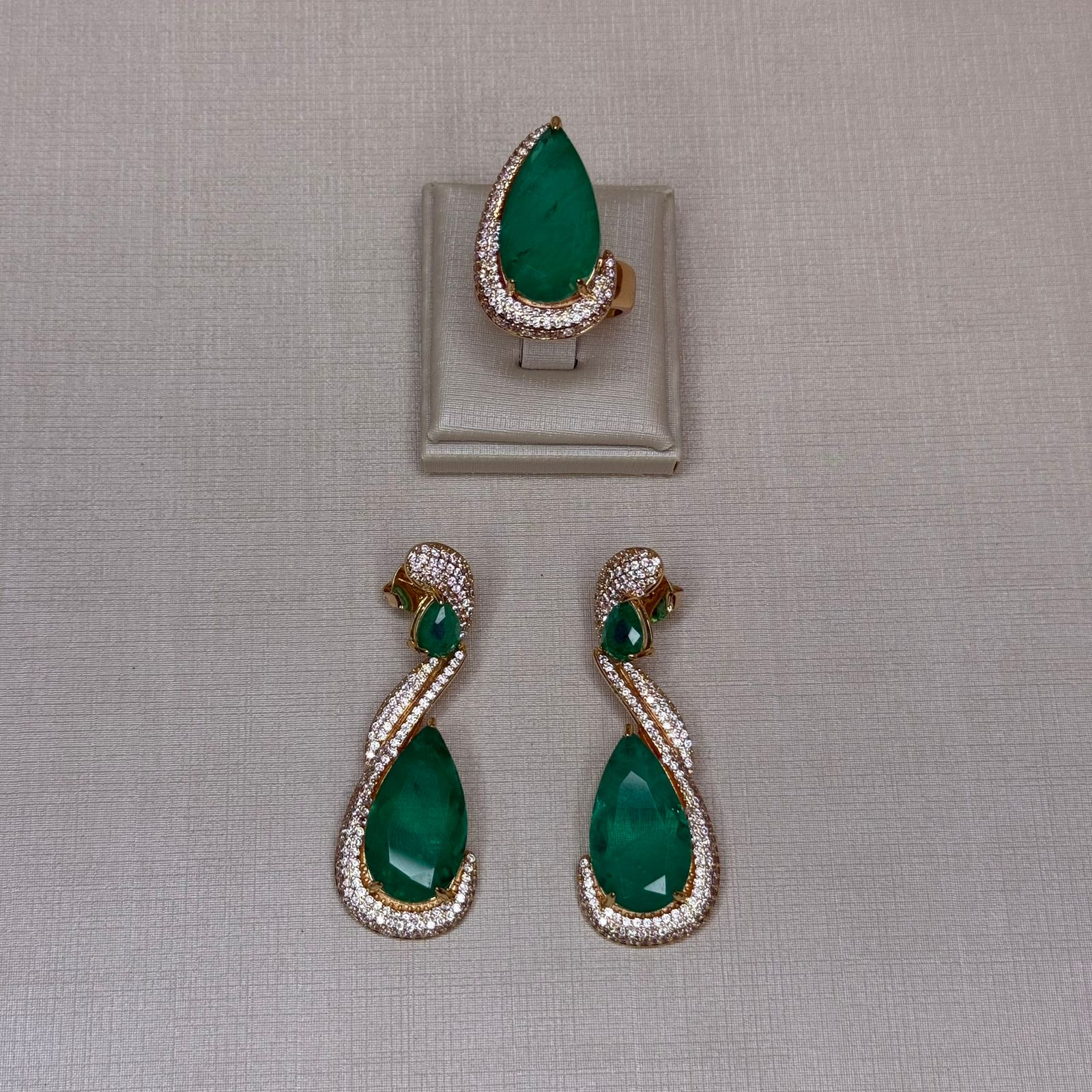 CONJUNTO BRINCOS E ANEL  FUSION