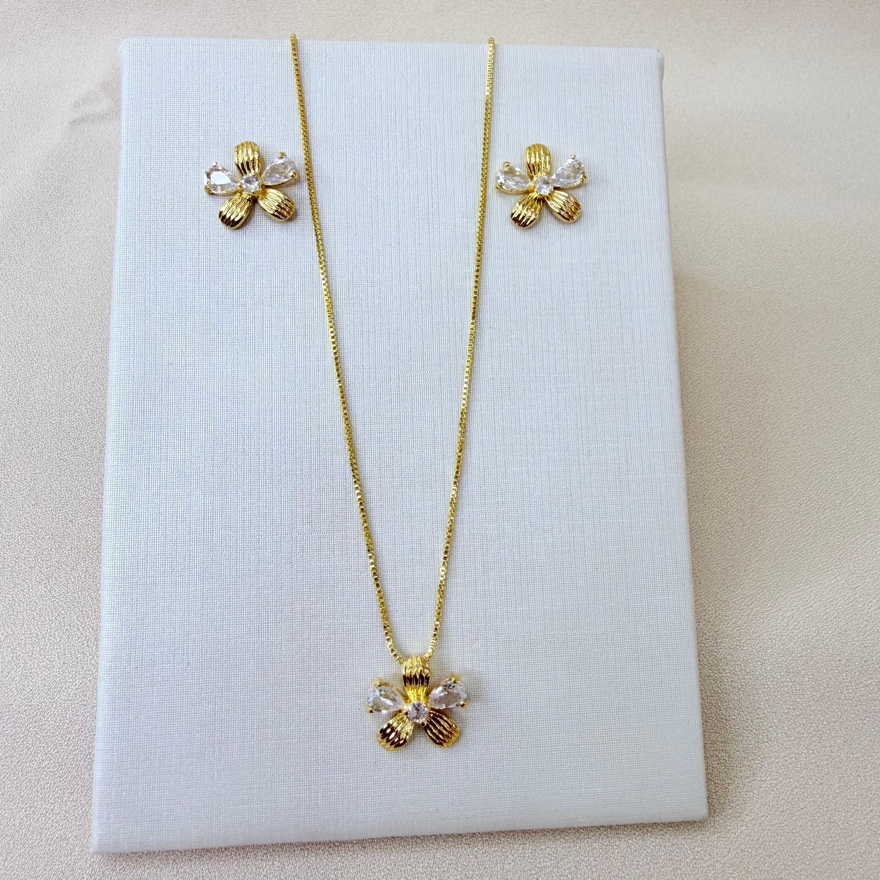 CONJUNTO SEMIJOIA FLOR TRABALHADA